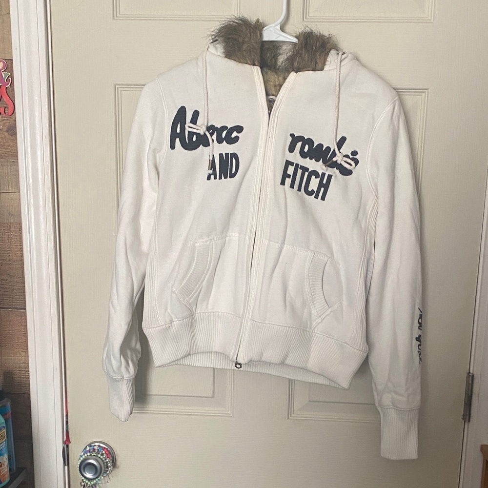 Abercrombie & Fitch Cream Hooded Puffer Jacket with Faux-Fur Trim - Picture 1 of 4